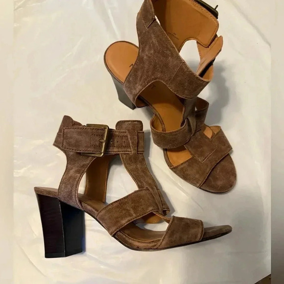 Nine West Size 8 Sandals Heels 3” Block Heels Tan - Picture 4 of 9